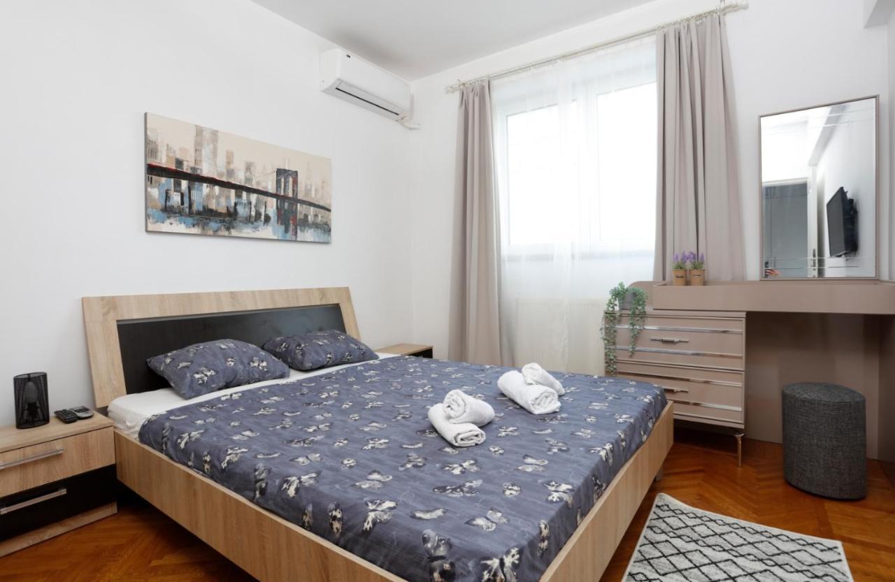 Rico'S 3 Bedroom City Center Apartment Bucarest Exterior foto