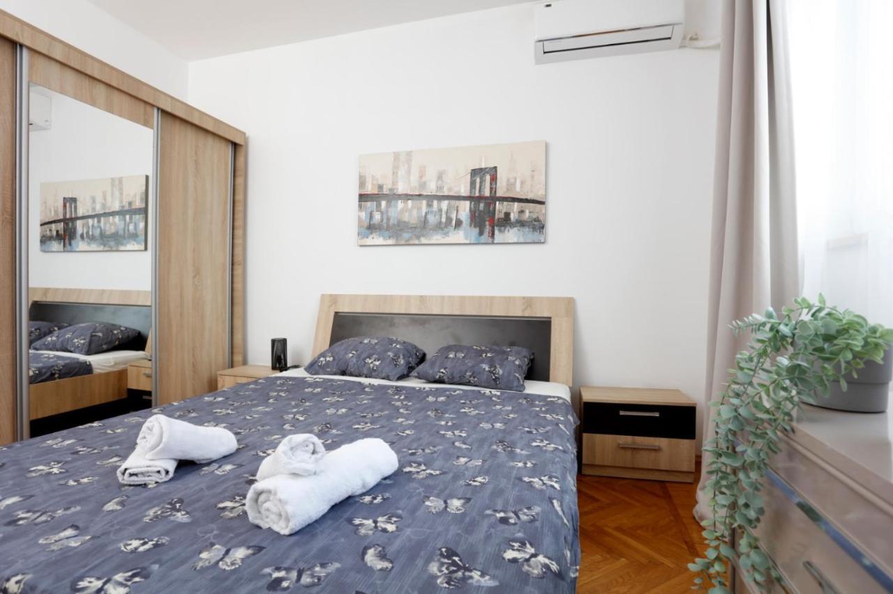 Rico'S 3 Bedroom City Center Apartment Bucarest Exterior foto
