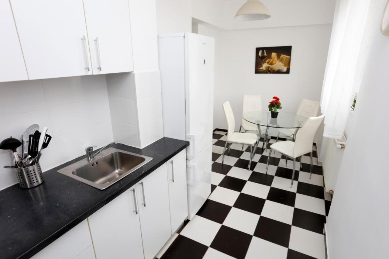 Rico'S 3 Bedroom City Center Apartment Bucarest Exterior foto