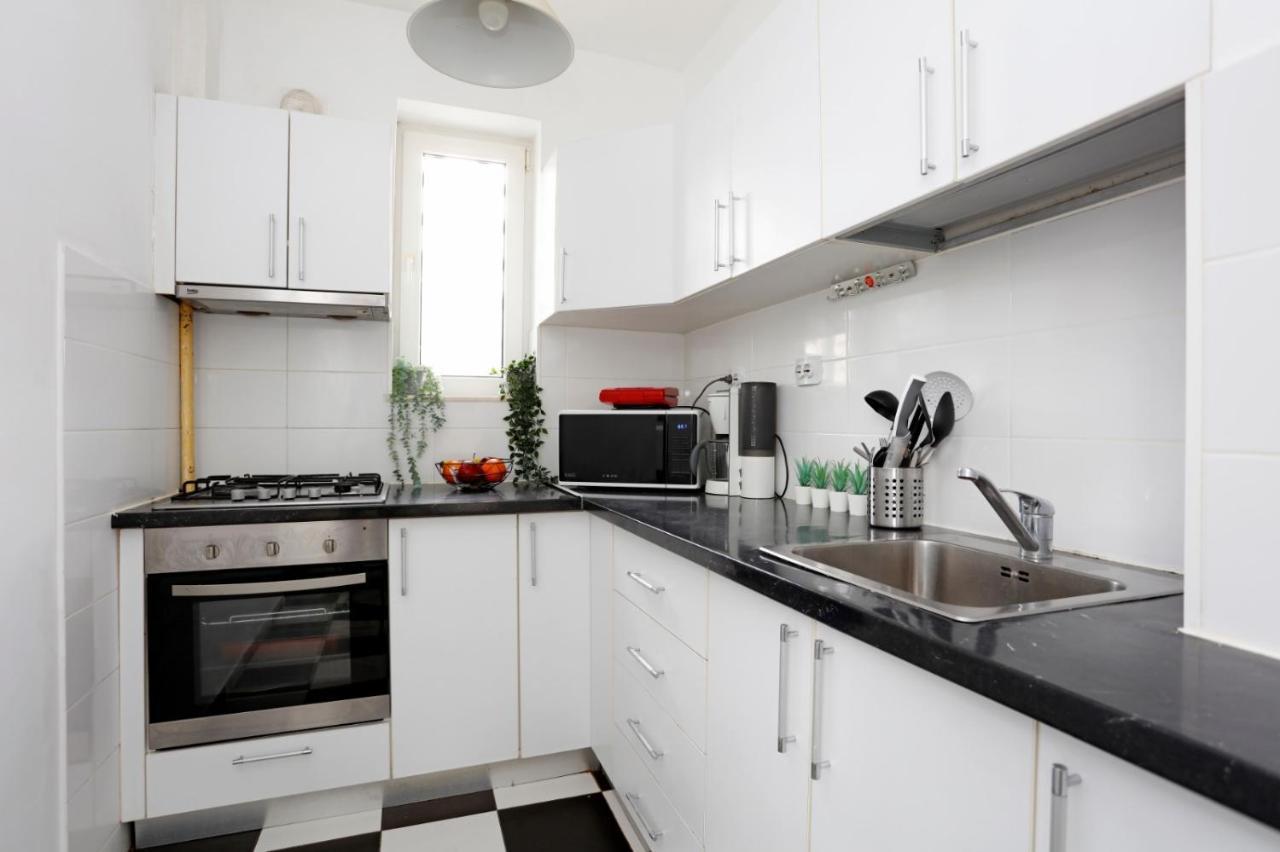 Rico'S 3 Bedroom City Center Apartment Bucarest Exterior foto