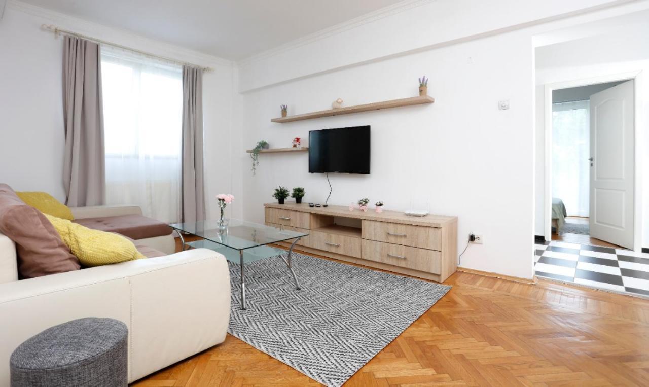 Rico'S 3 Bedroom City Center Apartment Bucarest Exterior foto